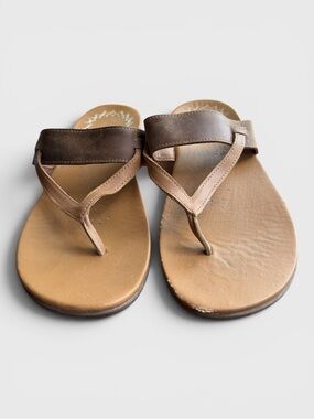 715 Chaco Brown Leather Thong Sandals
